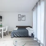 Urban Garden Flat In Modern Style